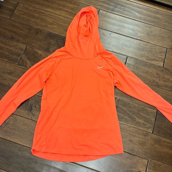 Nike running top - Picture 1 of 4
